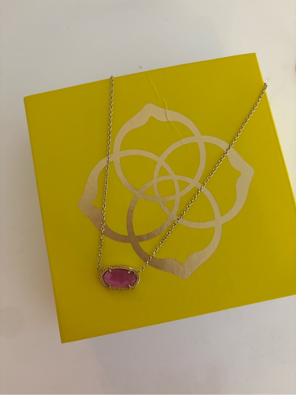 Kendra Scott Elisa Pendant Necklace in Azalea Illusion